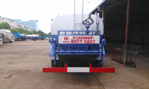 東風(fēng)12噸灑水車(chē)圖片