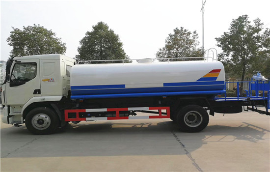 東風柳汽灑水車︱12方灑水車圖片