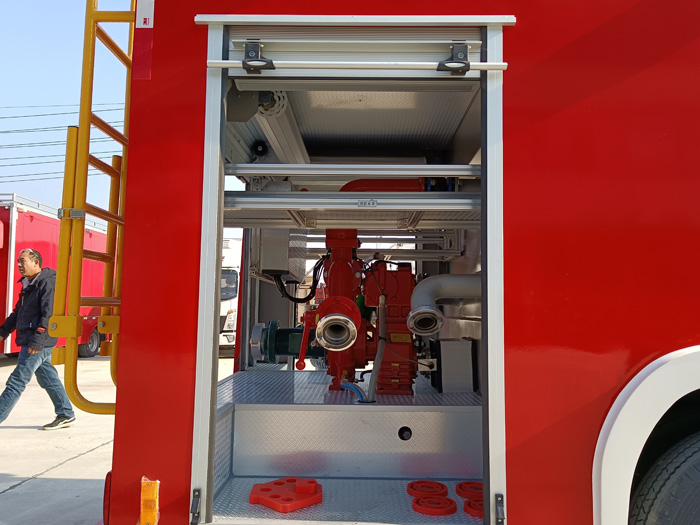 5噸消防灑水車多少錢_糧庫重點防火單位消防車_1.5-3.5噸水罐消防車現車價格