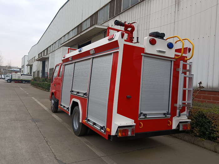 5噸消防灑水車_油庫貨場港口碼頭消防車_2.5-5噸泡沫消防車現車報價