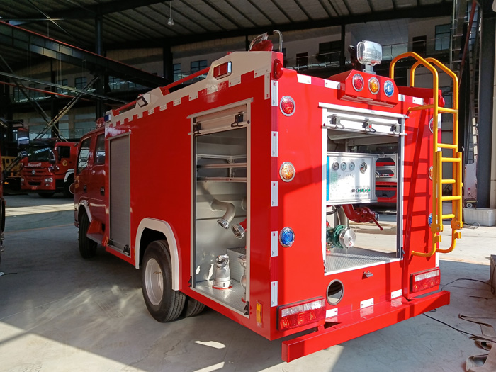 5噸消防灑水車多少錢_糧庫重點防火單位消防車_1.5-3.5噸水罐消防車現車價格
