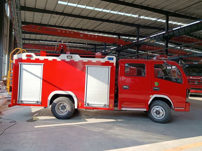 5噸消防灑水車廠家_商業區倉庫消防車_2.5-5噸泡沫消防車現車報價