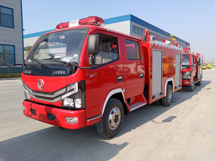 5噸消防灑水車價格_石油化工冶煉廠消防車_2.5-5噸泡沫消防車現車報價
